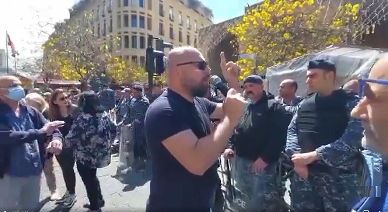 الناشط ابراهيم عبدالله: النواب يلي أمناهن على اصواتنا، سرقوا الاصوات ليشرعوا قانون بيحمي اصحاب المصارف يلي امناهن على مصرياتنا وكمان سرقوها