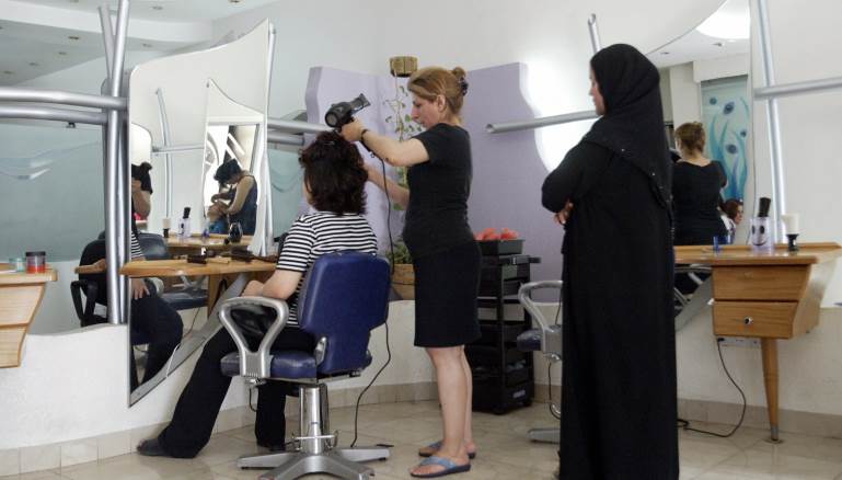 صالون تجميل في العراق (Getty)