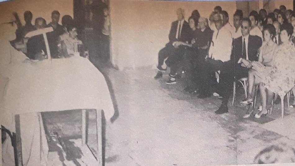 المطران غريغوار حداد عند القاء مجاضرته في  منتدى النادي الرياضي لدير القنر 