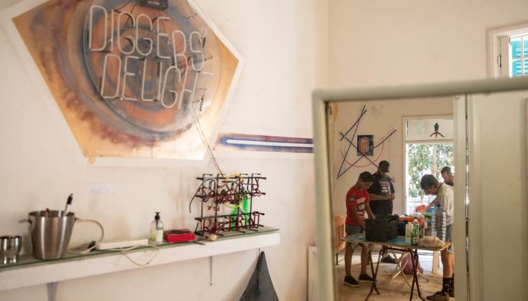 شقق الشباب السكنية اليوم غالبًا ما يستأجرها من بالكاد تجرعوا طموح الاستقلال (Getty)