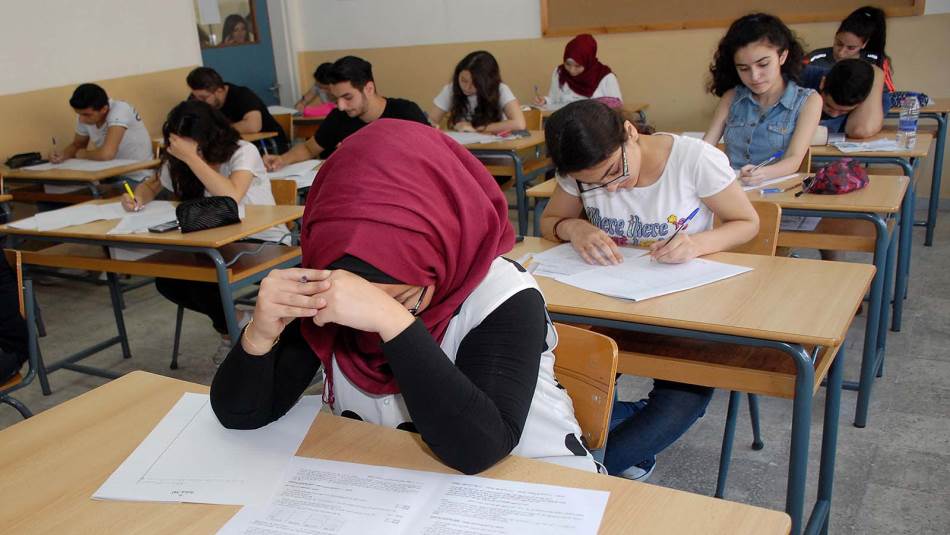 مصير نحو 42 ألف طالب للشهادة المتوسطة و62 ألف طالب للشهادة الثانوية ما زال مجهولاً (المدن)