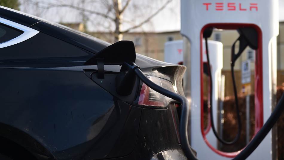 لبنان ليس مهيّئًا بعد للسيارات الكهربائية (Getty)