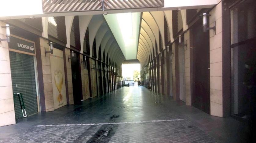 محال مقفلة في الوسط التجاري (الشرق الأوسط)