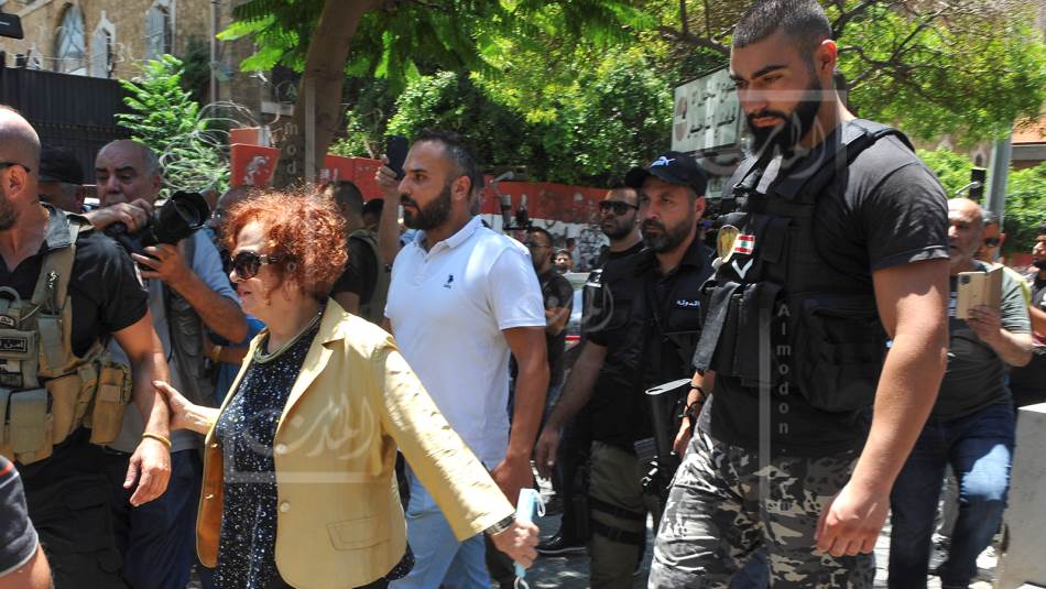 غادة عون مع أمن الدولة في مصرف لبنان (مصطفى جمال الدين)