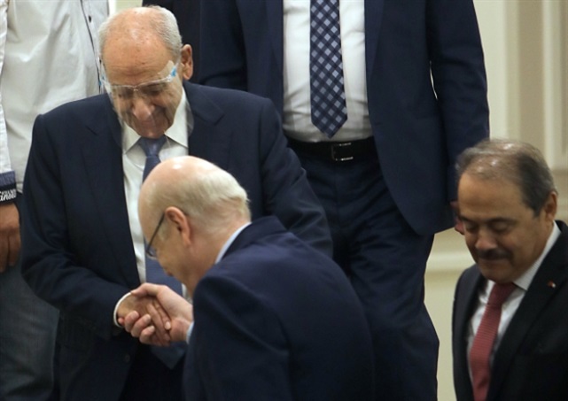 يصر بري وميقاتي على تمرير الدولار الجمركي بقرار استثنائي صادر عن مجلس الوزراء (هيثم الموسوي)