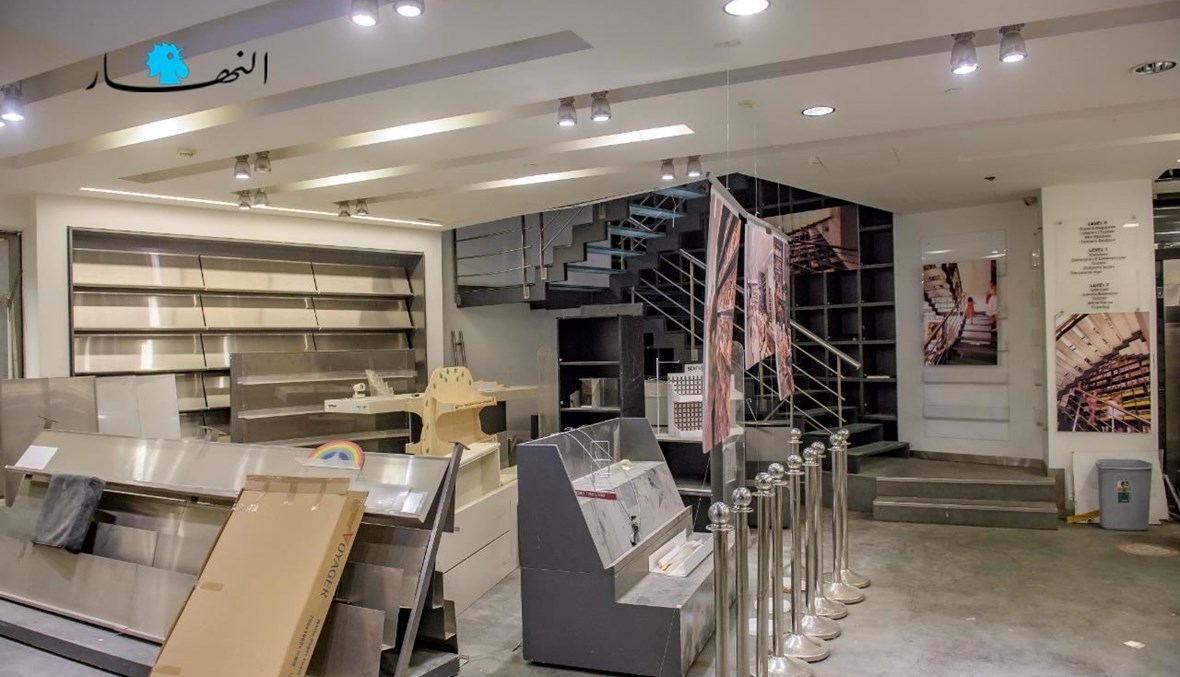 مكتبة أنطوان وسط بيروت بعد إقفالها