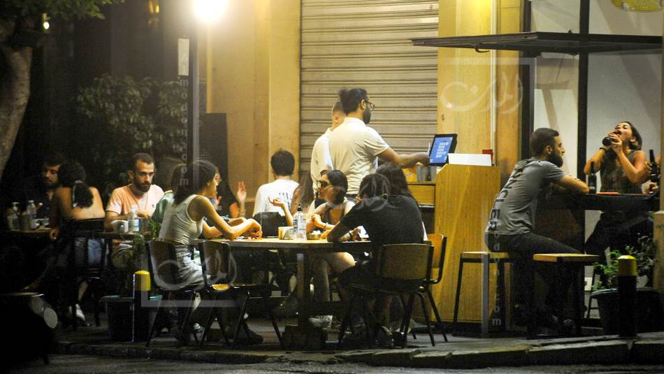 عتمة وغبار ملوث وضحكات تعلو وتنخفض (مصطفى جمال الدين)