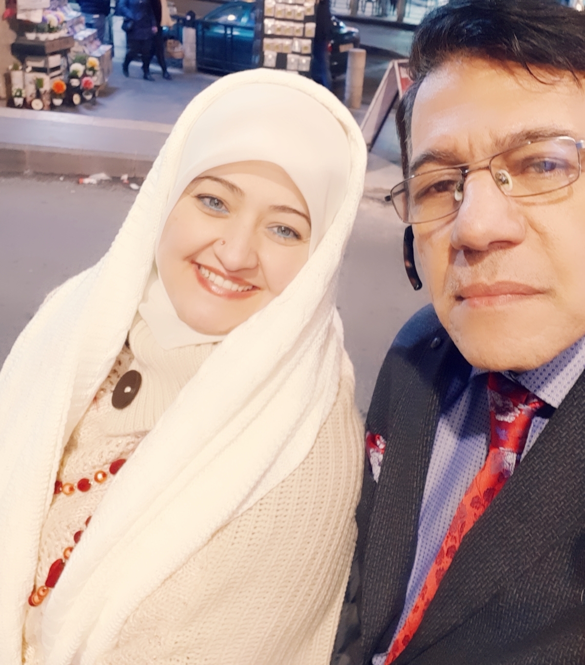 عباس داخل حسن وسناء الشعلان