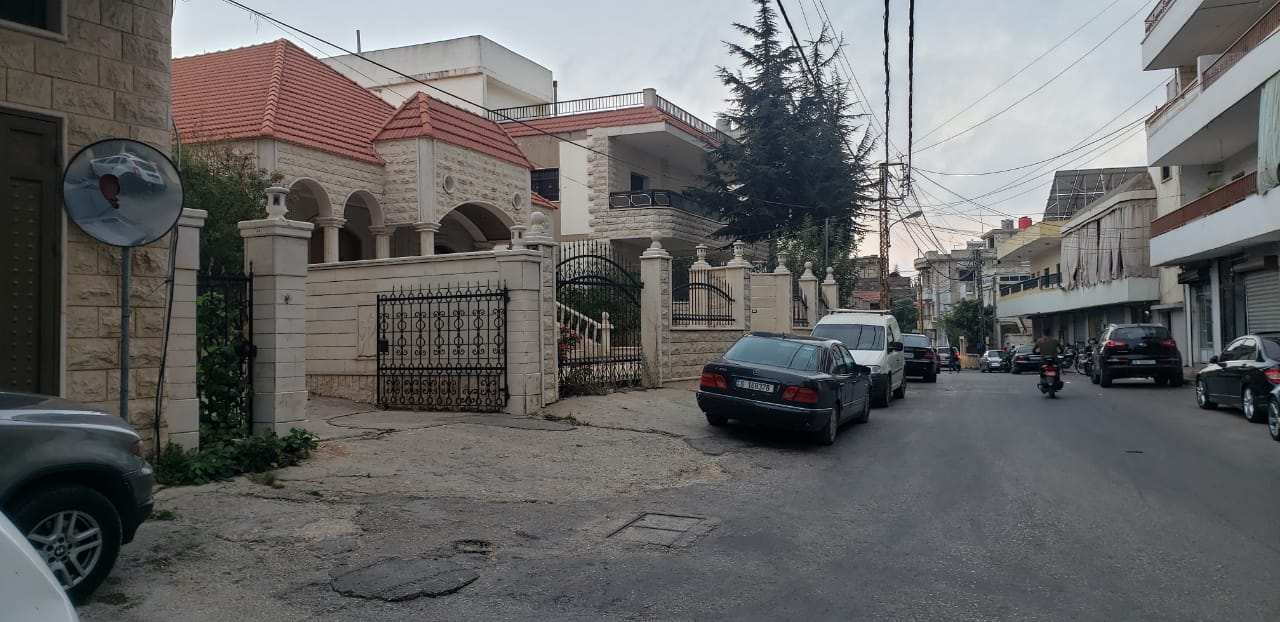 الحارة المنكوبة.. كان يطلق عليها حي البركة واليوم اشتهرت ب حي سوبر ماركت خريس