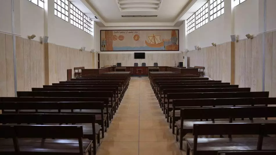 يصف القضاة حالتهم بـ المضربين قسرًا (Getty)