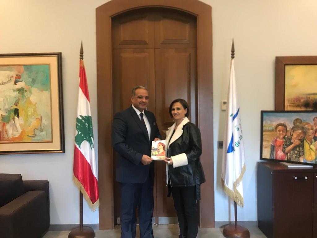 الشاعرة رانيا مرعي  تقدم كتابها لوزير الثقافة القاضي محمد وسام المرتضى