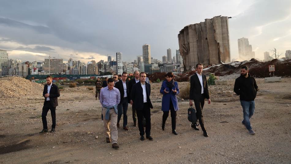 كثر لا يريدون الغوص الدولي في غرف سوداء كثيرة، مالياً وإدارياً، في لبنان (Getty)