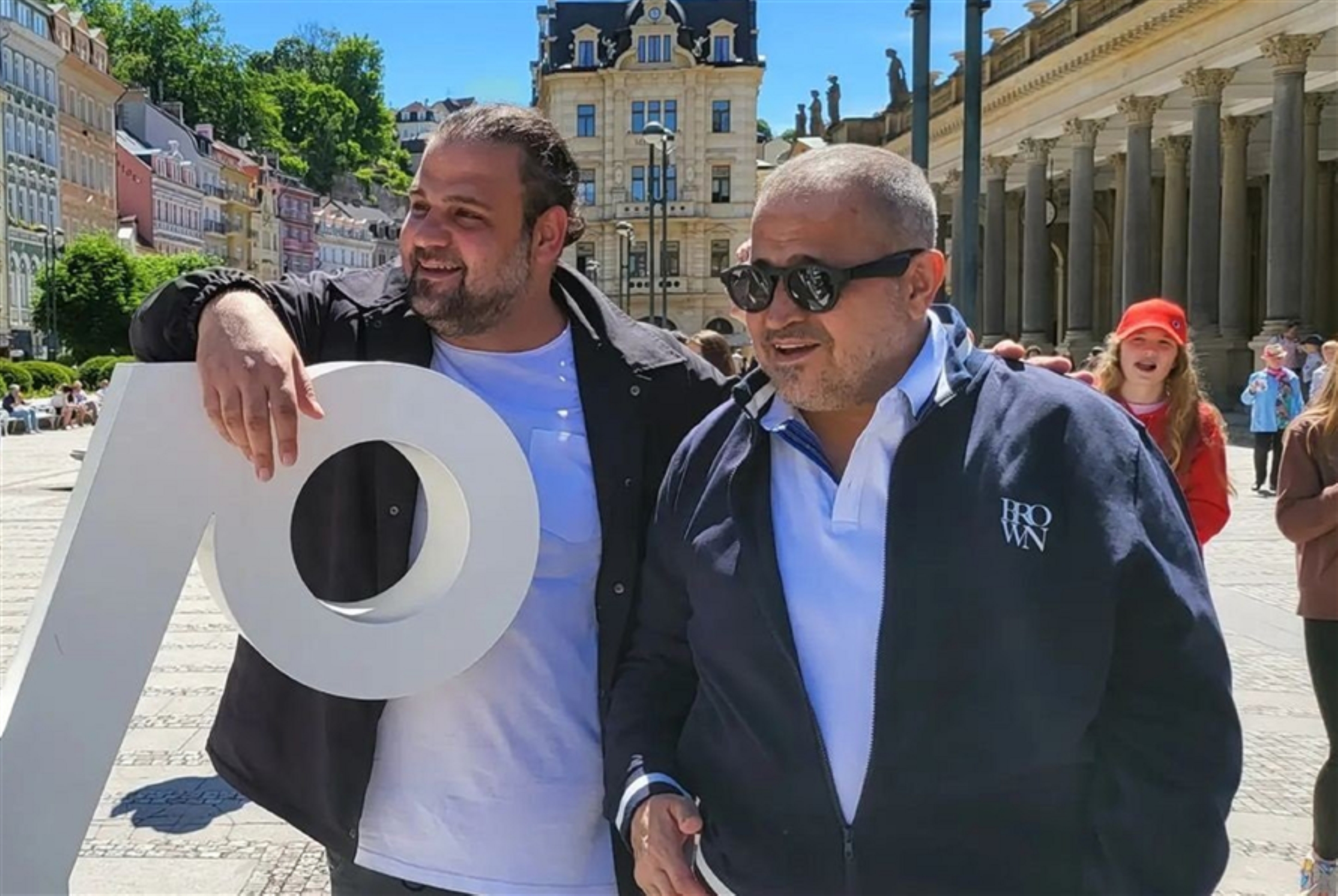 مع ابنه الراحل وديع