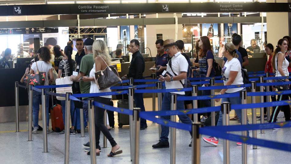 تستمر رحلات الطيران وفق مواعيدها ووجهاتها من دون أي تغيير (علي علوش)