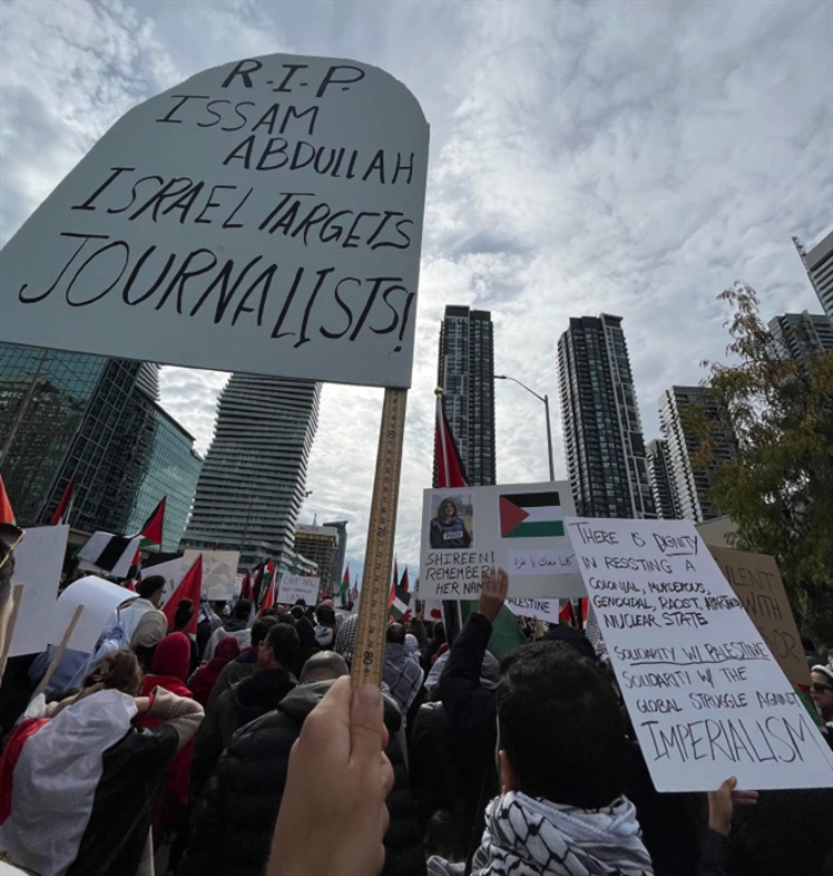 من تظاهرة في تورنتو الكندية: عصام عبدالله... إسرائيل تقتل الصحافيين (عن حساب الاختصاصية في الإعلام حياة الحريري)