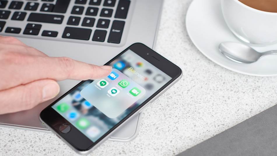 خدمات الاتصالات والإنترنت لشركتيّ الخليوي مستمرّة جنوباً (getty)