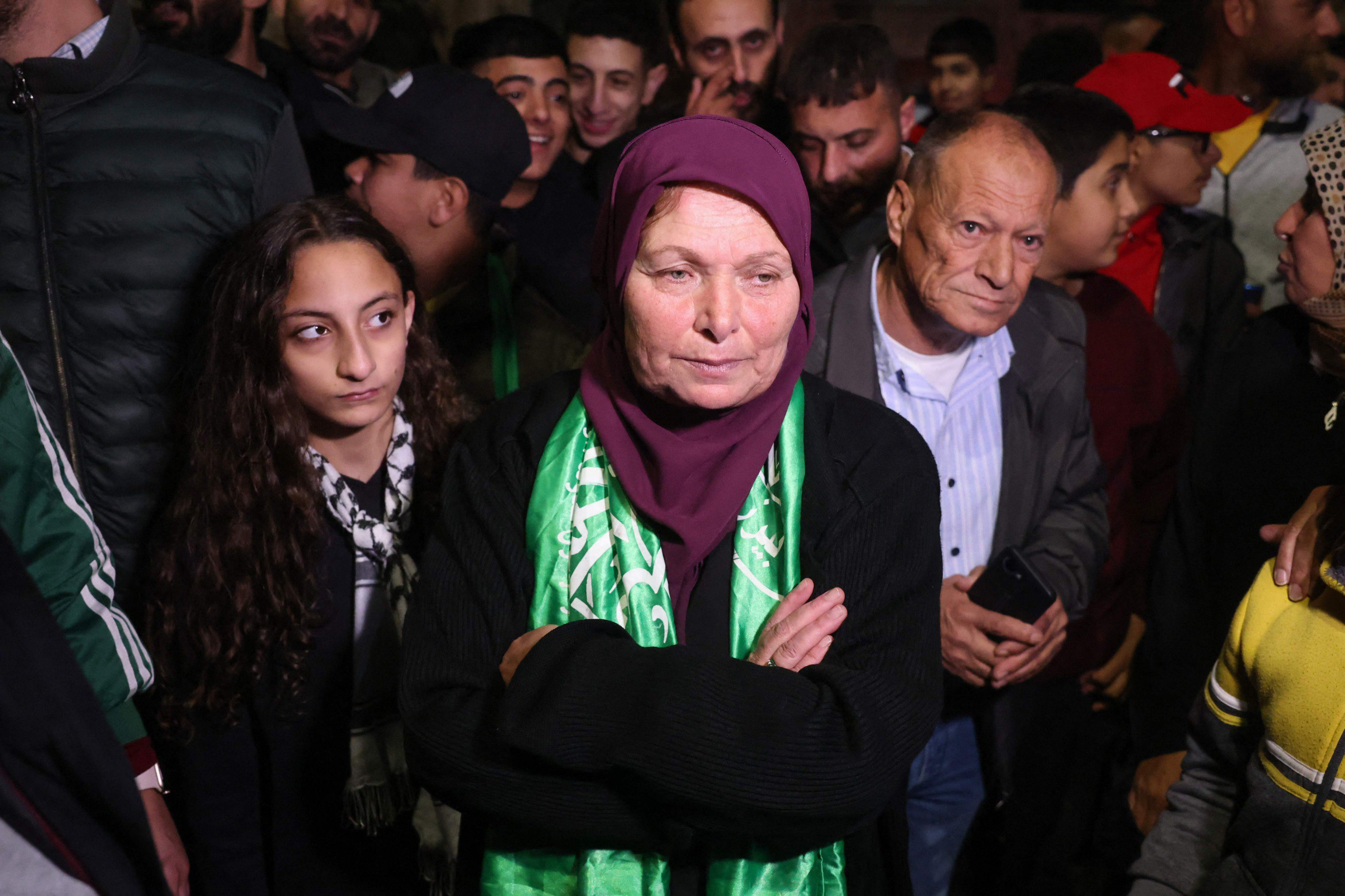 الأسيرة المحررة حنان البرغوثي، بعد تحريرها على يد المقاومة في قطاع غزة، في صفقة تبادل الأسرى