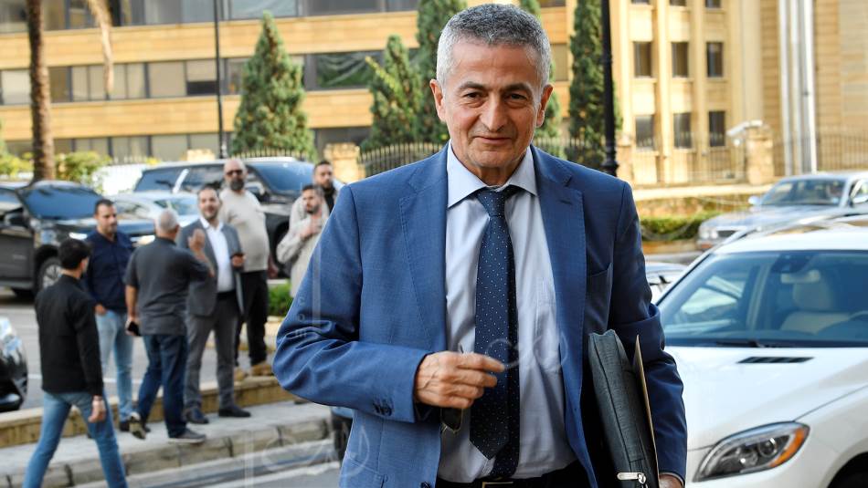 تحتاج الدولة إلى التخلّي عن إيراداتها لأكثر من 60 سنة لتسديد الديون التي زوّرها مصرف لبنان(عباس سلمان)