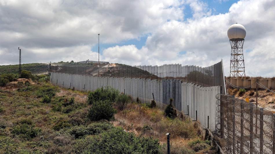 يعلم الاسرائيليون بكامل داتا الاتصالات في لبنان، الخلوية والثابتة (Getty)