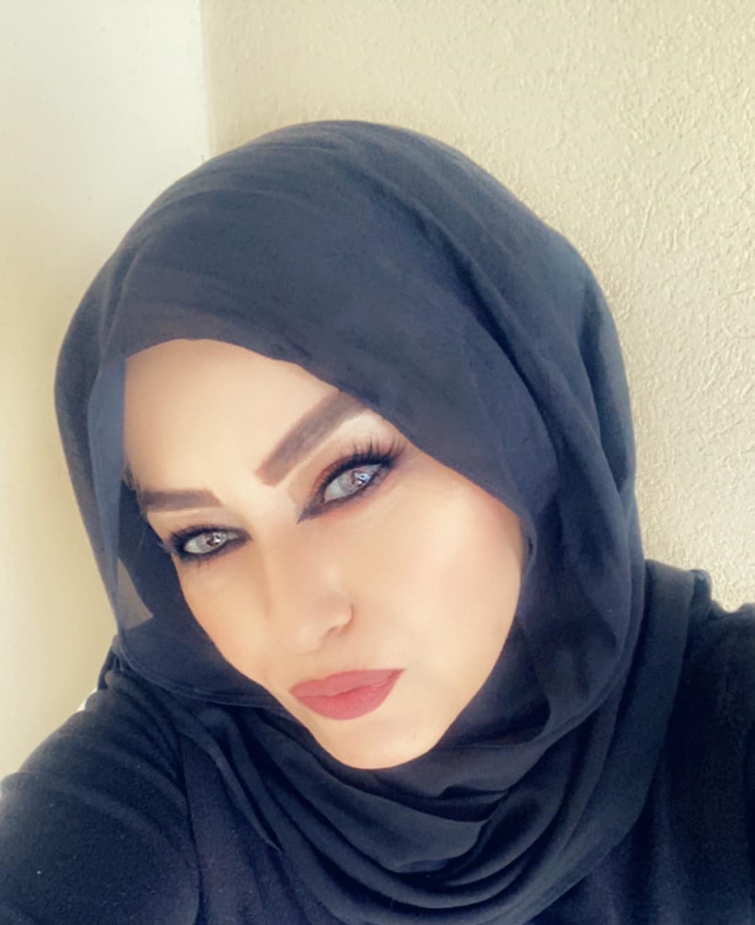 الكاتبة هدى صادق