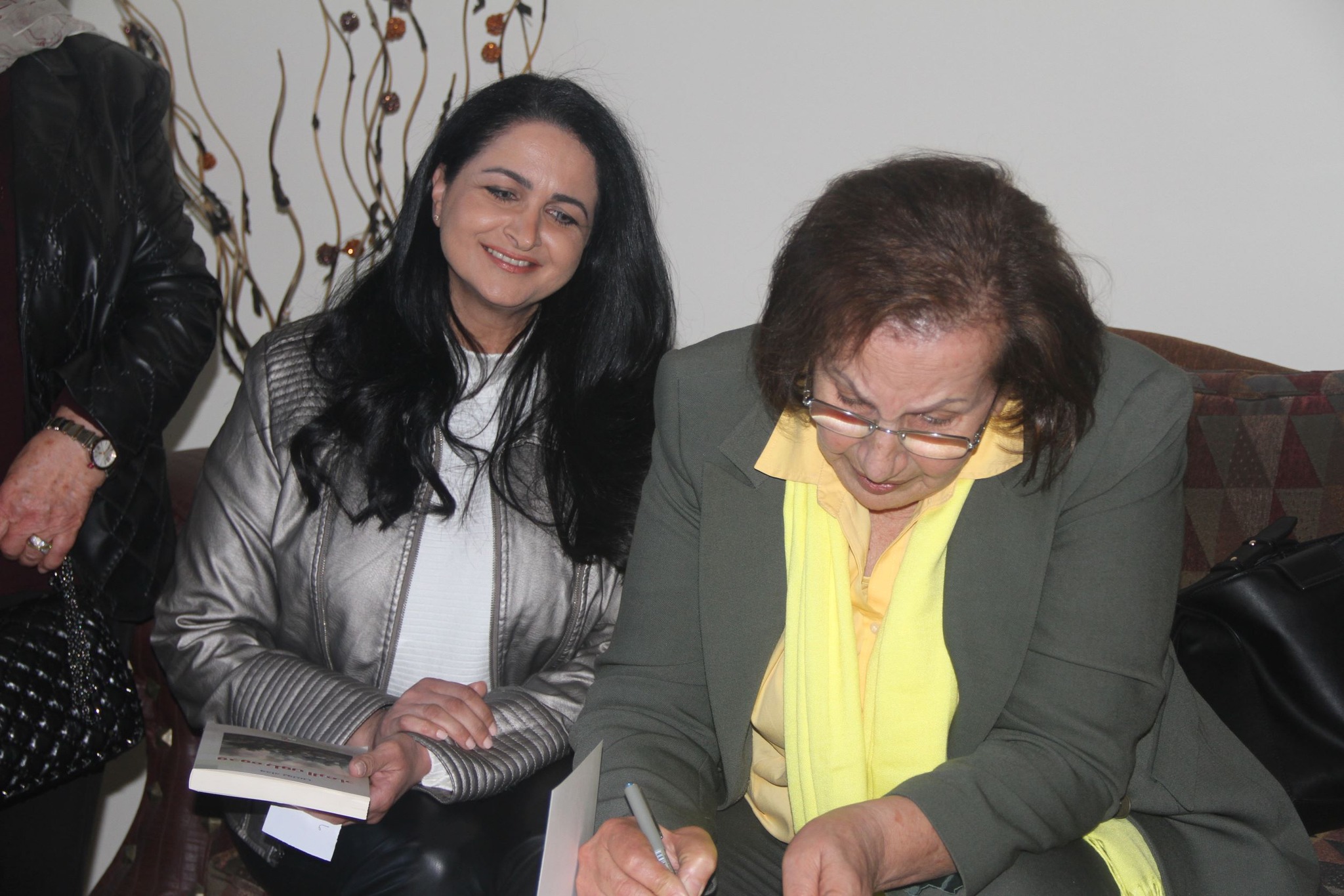 من حفل توقيع كتاب «وجوه بلون الرماد»