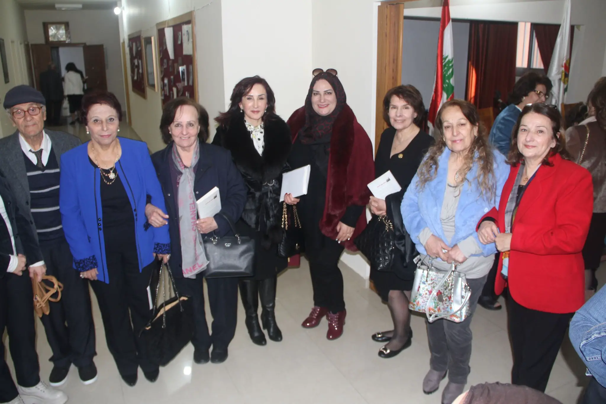 حضن القراء الكتاب كما تحضن الارض حبات المطر