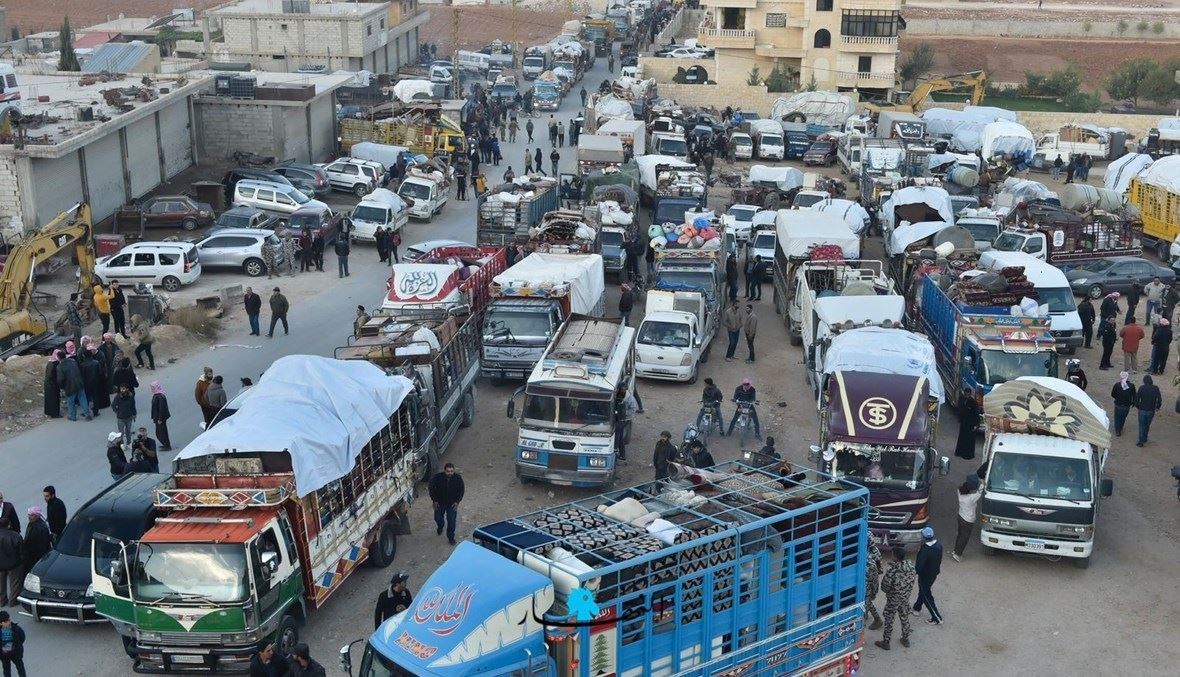 عودة قافلة من النازحين السوريّين إلى ديارهم عبر المصنع الحدودي (26 ت1 2022 - حسام شبارو)