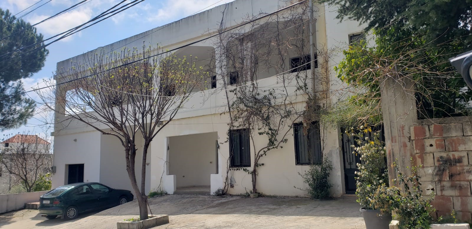 البناء جهة الشارع