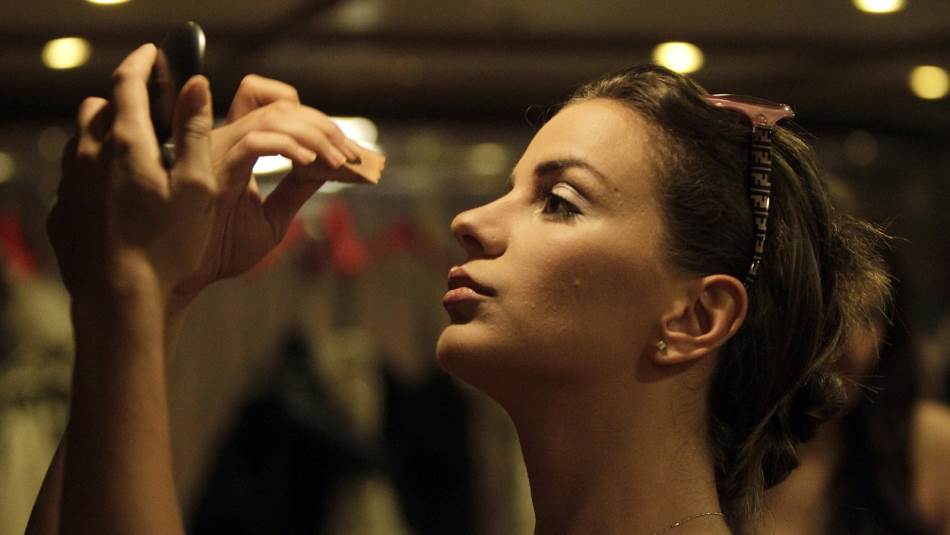 اضطر بعض أصحاب صالونات التجميل إلى إغلاقها (Getty)