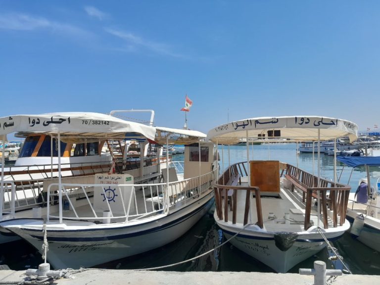 مراكب للتنزه في صور