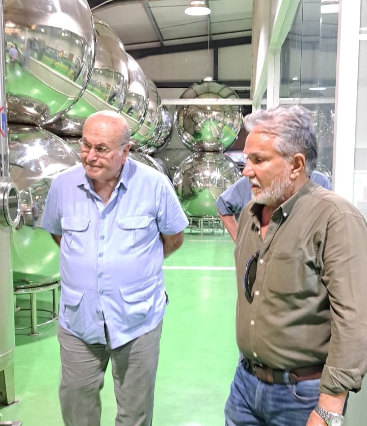 رجلان يجمعهما حبّهما للخيام: محمد صفاوي والدكتور طلال يونس.. في جولة داخل معمل مياه صفاوي