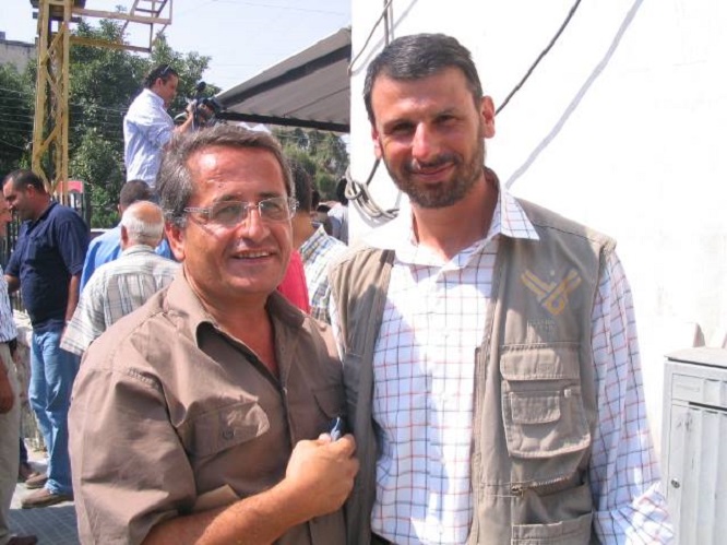 الإعلامي علي شعيب ومدير العمليات في هيئة أوجيرو حينها المهندس أسعد رشيدي في سنترال النبطية أرشيف