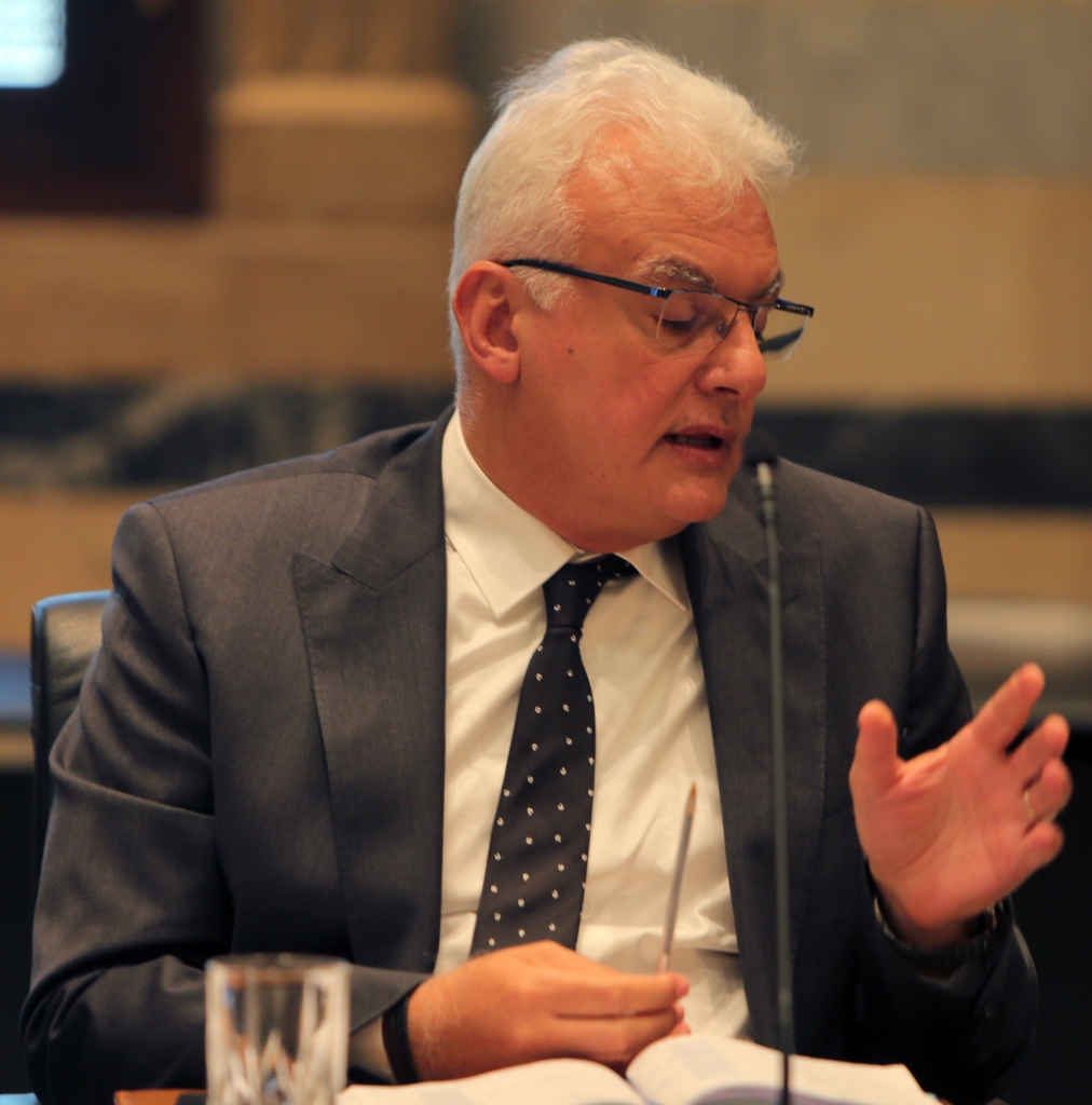 وزير الاتصالات جوني القرم