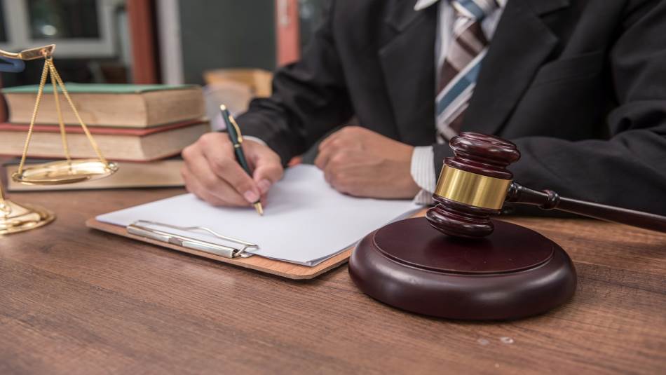 المساعدون القضائيون ينضمون إلى الإضراب