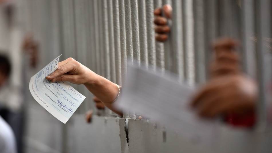 استئناف عمليات بيع وشراء شيكات اللولار (غيتي)