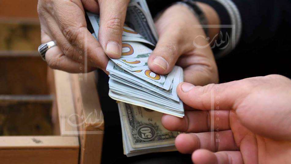 الصرافون يستغلون المواطنين القلقين من الأموال المزورة (عباس سلمان)
