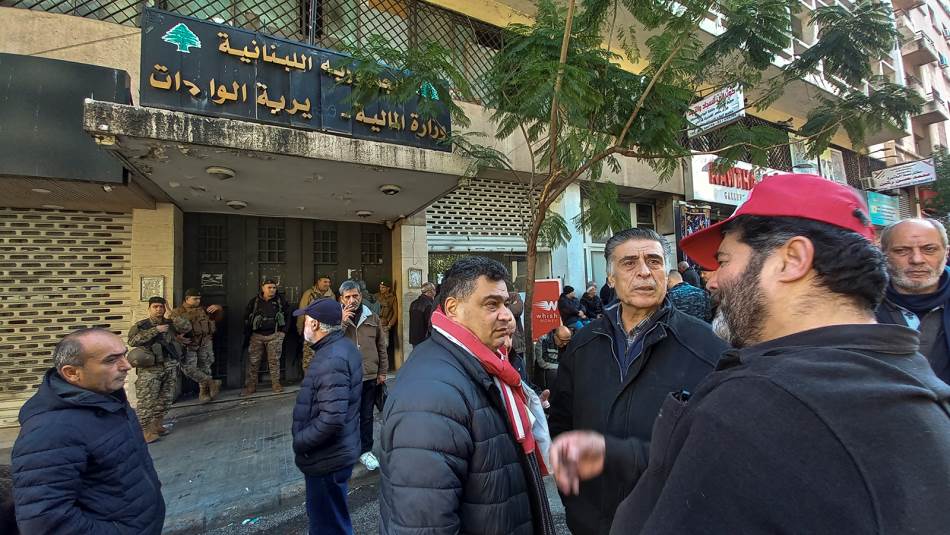 متوسط راتب العسكري المتقاعد 100 دولار فقط