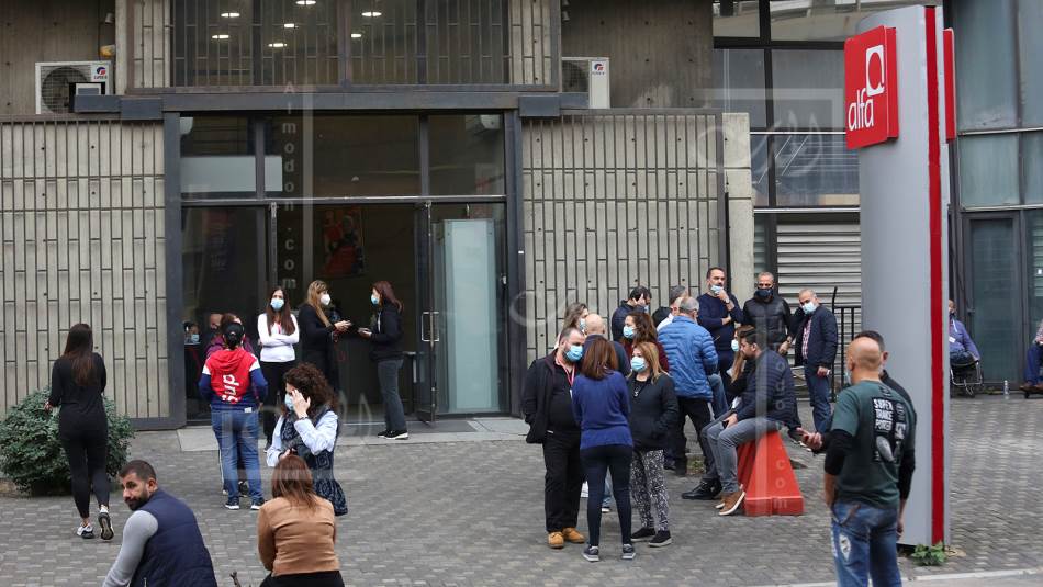 يصرّ الموظّفون على حقوقهم وعلى رأسها دولرة الرواتب (علي علوش)