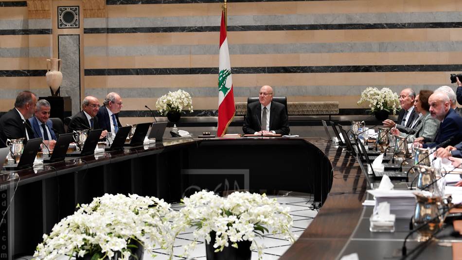 أقرت المراسيم للعديد من الجامعات لإرضاء القوى السياسية المتحكمة بمجلس الوزراء (عباس سلمان)