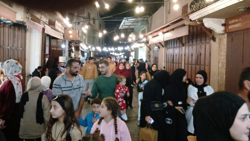 الحركة في أسواق صور التجارية