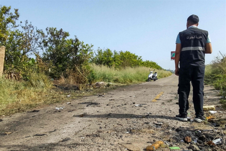 موقع اغتيال الشهيد عزقول في منطقة عدلون أمس (أ ف ب)