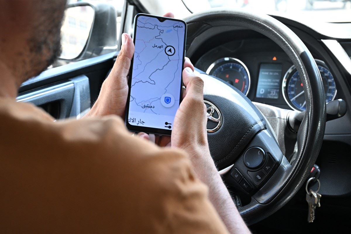 سائق أوبر في لبنان وخريطة gps