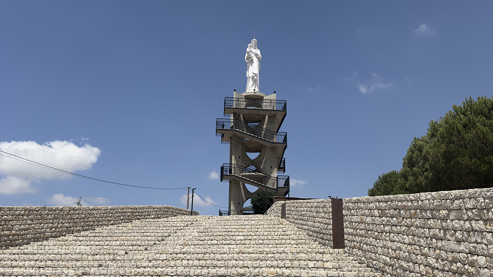 مزار سيدة حرمون ويستقطب أعدادًا كبيرة من الزوّار سنويًا