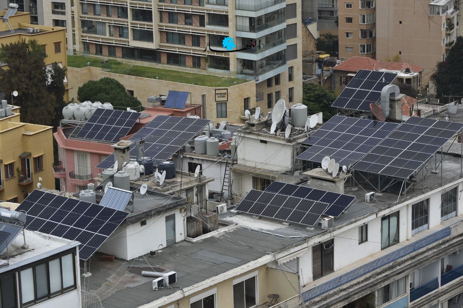 أنظمة الطاقة الشمسية فوق أسطح المباني