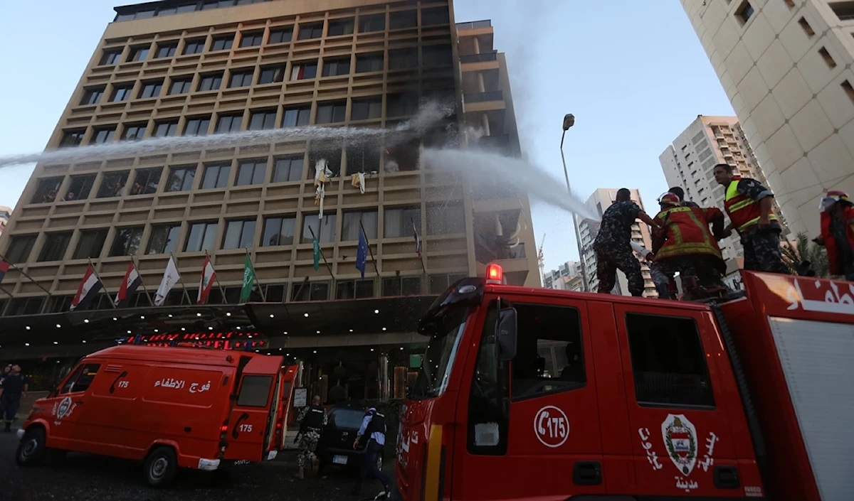 بينما يغرق مجلس بلديات بيروت في مناكفاتٍ عقيمة وشللٍ كامل، سُحب مبلغ 330 ألف دولار نقداً من خزينة البلدية من دون أي مستند رسمي أو قرار قانوني، وكأنّ المال العام صندوق خاص يُفتح ويُقفل على أهواء بعض الموظفين