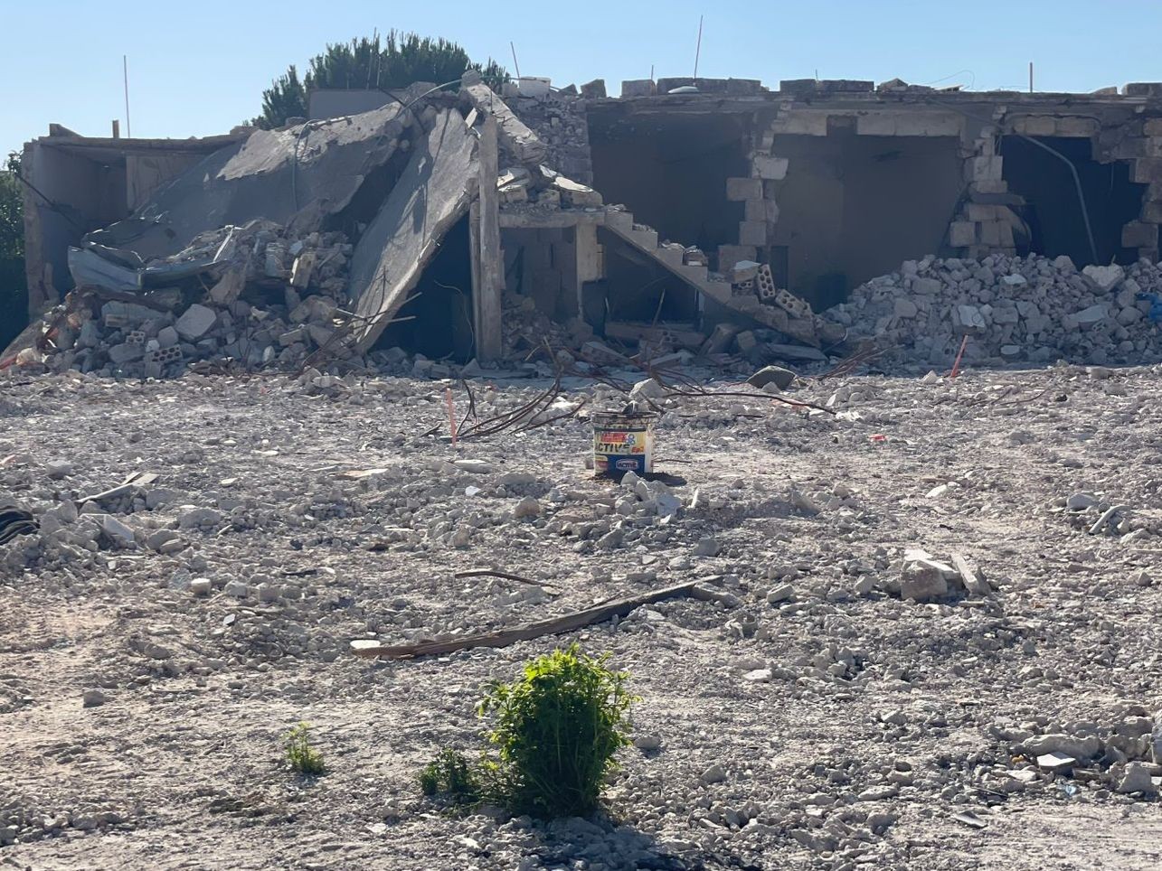 حلت الكوارث الكبيرة على راسنا.. وقفت اشغالنا وتركنا ارزاقنا وتهجرنا من بيوتنا