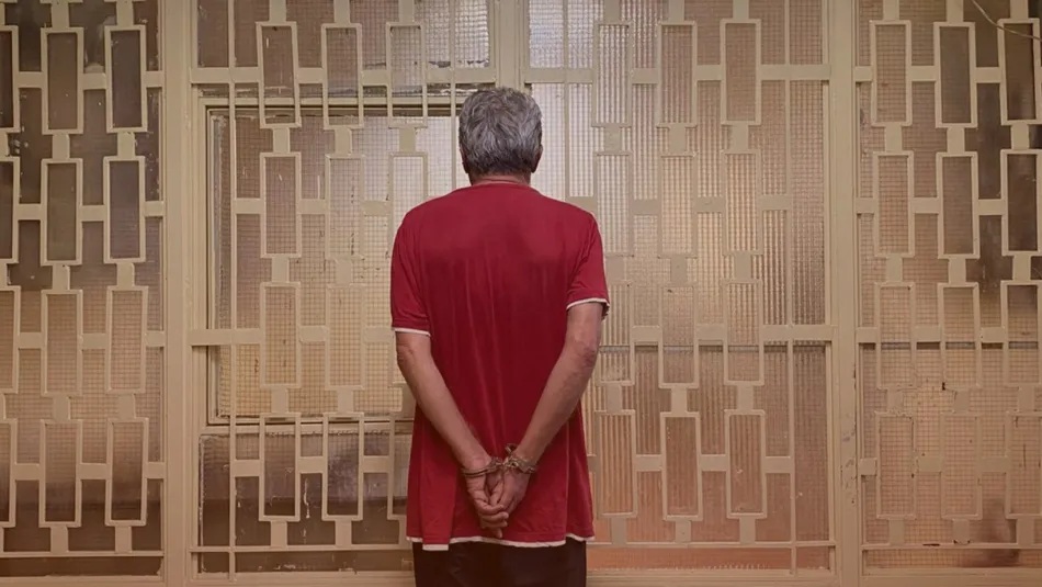 تبين أن الطبيب مطلوب ايضاً بموجب مذكرة توقيف غيابية (أمن الدولة)