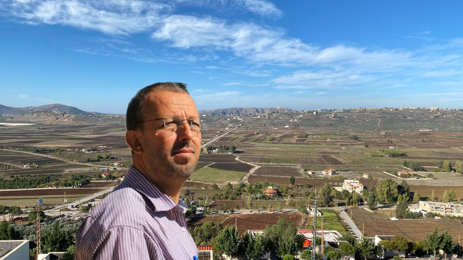 المهندس عدنان سمور: هنا الشرق حيث استانس جدِّي الأنعام لخدمة الإنسان وشقَّ الأرض بأول محراث وأشعل النيران هنا زرعَ ، هنا صنعَ ، هنا ليَّنَ الصوان