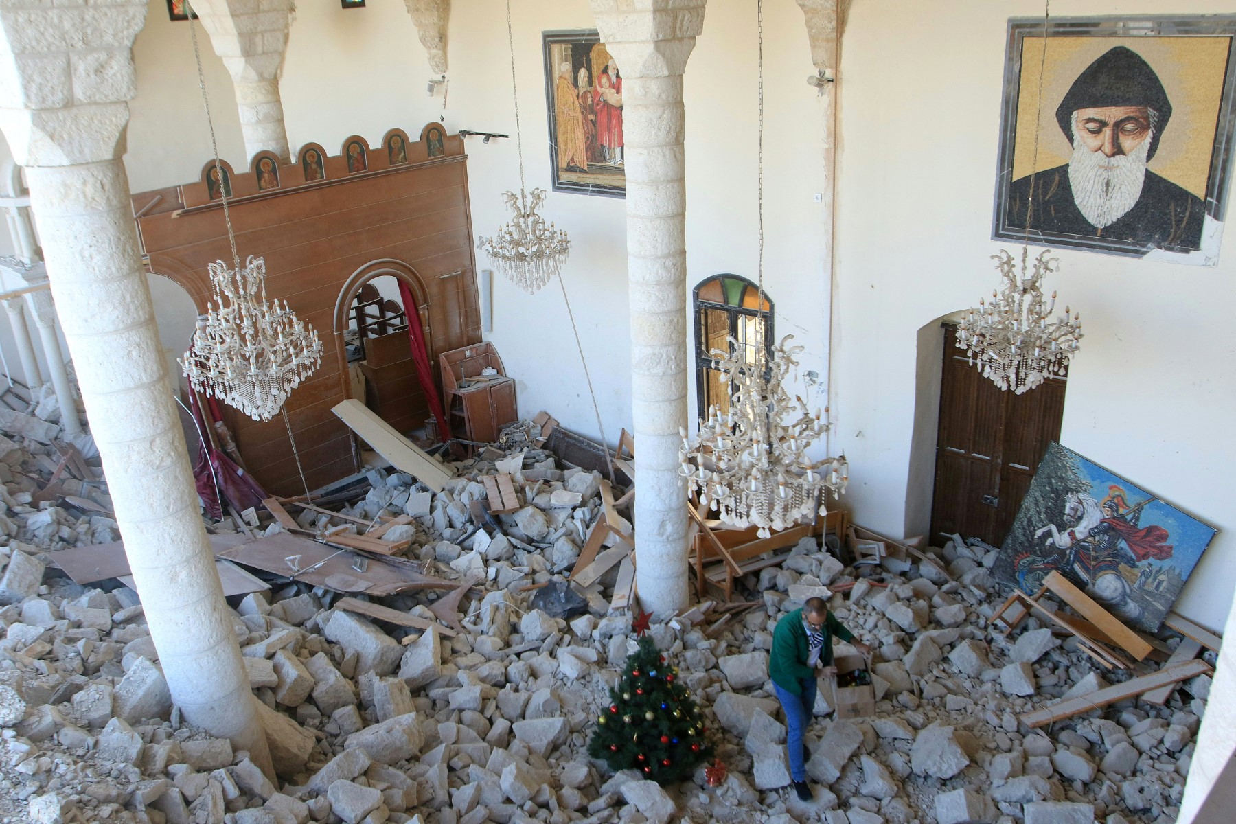 ستقام القداديس بمن حضر والاحتفالات ستكون متفرقة ومحدودة بسبب ما لحق بهذه الكنائس من تدمير (أ ف ب)