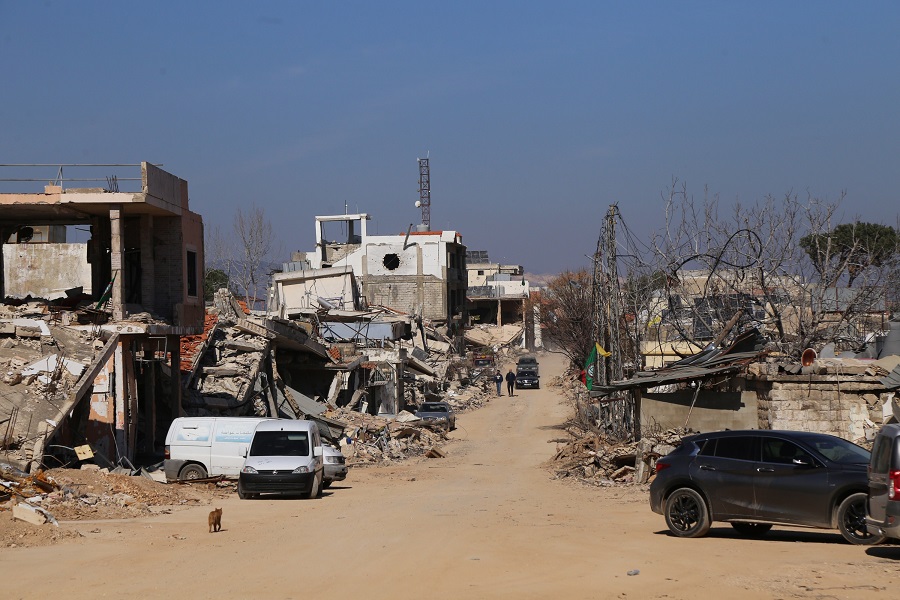 في البداية، استهدفت السرقات ما خف وزنه وغلا ثمنه في قرى جنوب لبنان الحدودية المهجورة، لكن سرعان ما تطورت إلى نهب كل ما يمكن تحميله (كامل جابر- اندبندنت عربية)